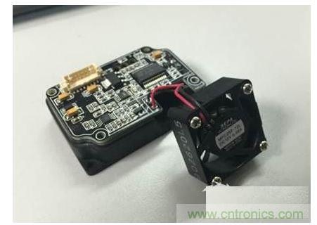 红外线探头图（左）激光探头图（右）