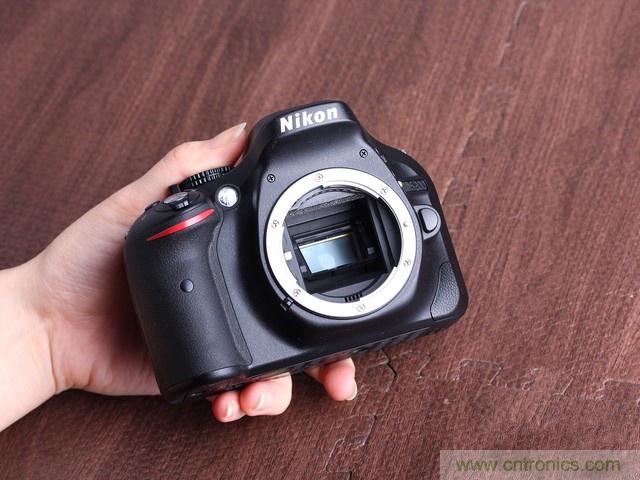  尼康D5200黑色外观图