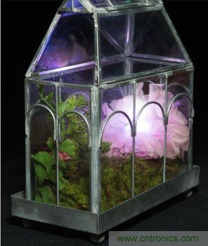 当传感器读到的数值低于阈值，则LED会闪烁红光