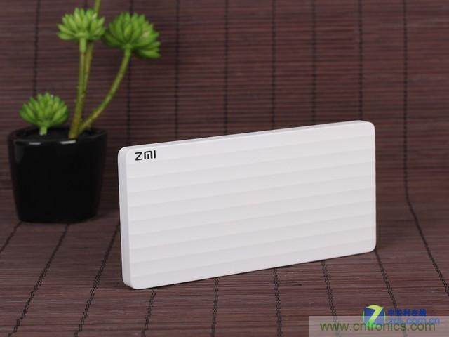 爆拆移动电源PB810