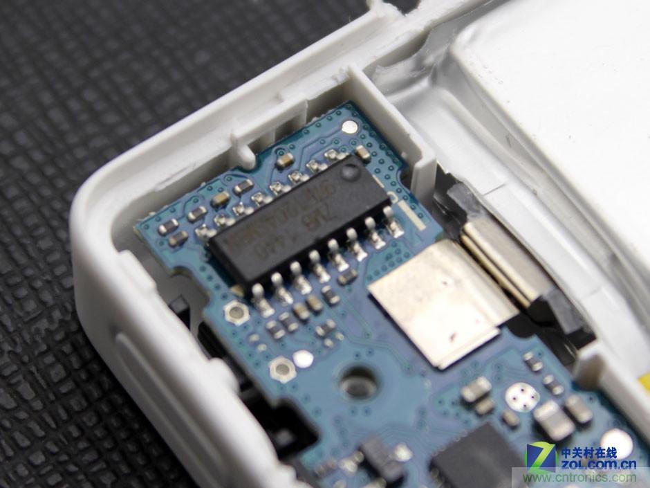 爆拆移动电源PB810