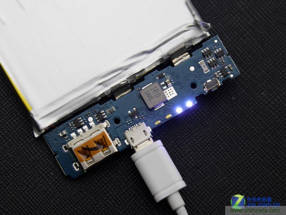 爆拆移动电源PB810