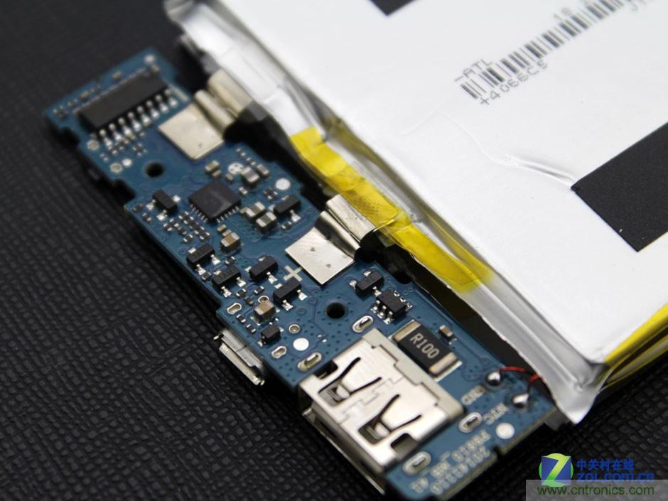 爆拆移动电源PB810