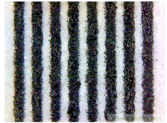 施乐(Xerox) Workcentre 5775(5mil的线宽和间距&mdash;&mdash;显微镜图像)。这是一张好得多的打印图