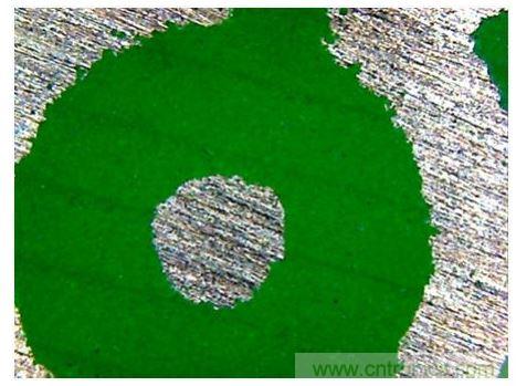 在应用密封材料后，所有空隙都被封住了