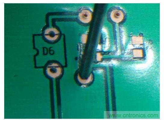 用内六角螺丝刀的平头按压尾部