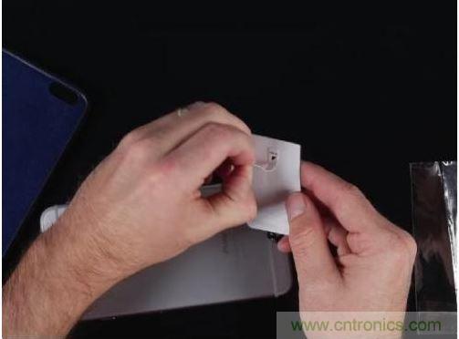 将?？樘诶隡icroUSB接口比较的地方