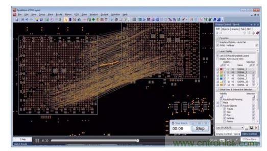 针对显示连接的网络线，设计师绘制出一个非常简略的草图，随后布线器便开始工作。角落里的秒表记录了完成布线的实际时间。
