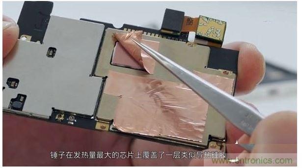 爆拆坚果手机内部结构