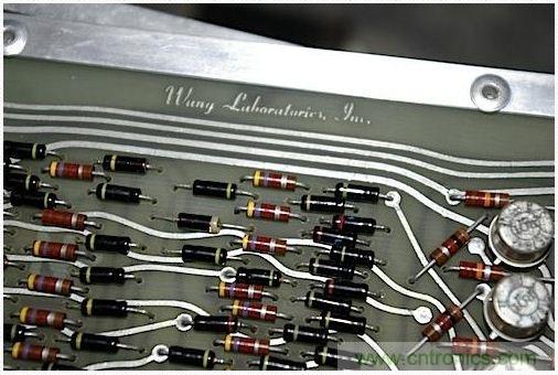 拆解也怀旧，让人惊叹的古董级可编程科学计算器 from 1966