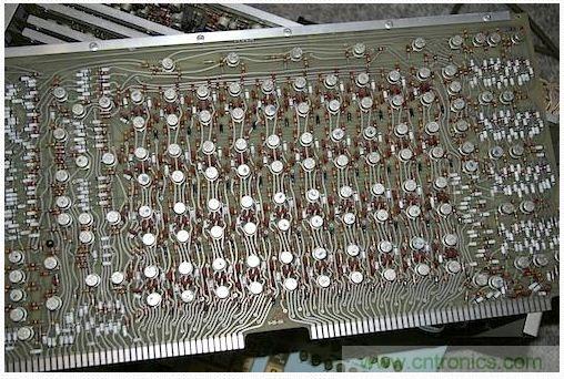 拆解也怀旧，让人惊叹的古董级可编程科学计算器 from 1966