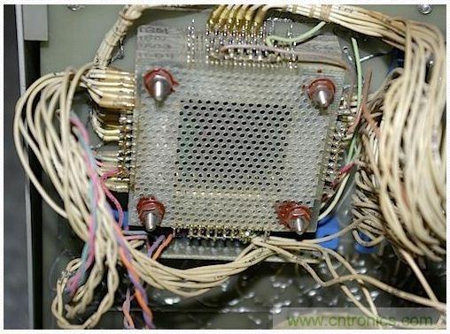 拆解也怀旧，让人惊叹的古董级可编程科学计算器 from 1966