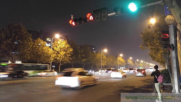 业界良心 LG V10 评测:刚毅、冷峻，不失人性化