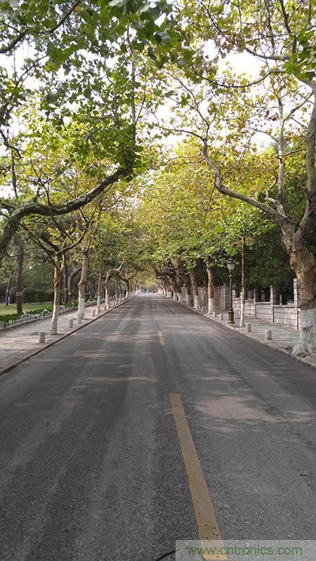 业界良心 LG V10 评测:刚毅、冷峻，不失人性化