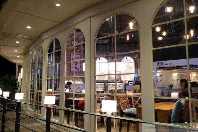 黑马一加手机2评测:从手感到质感的蜕变