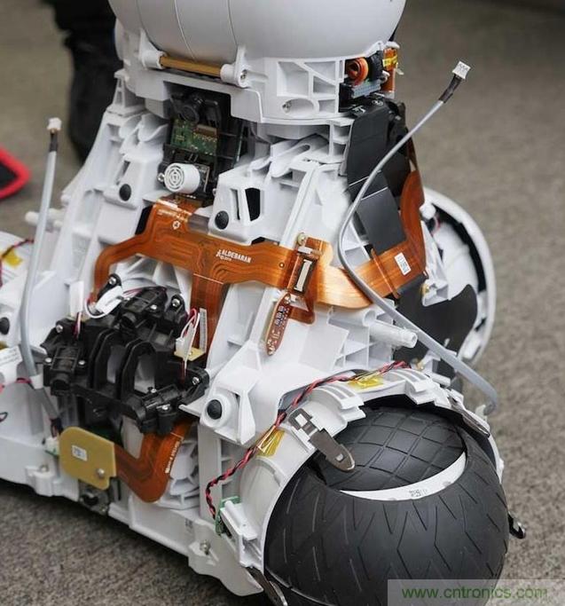 拆解笔记本不过瘾，那就来拆拆日本情感机器人吧！