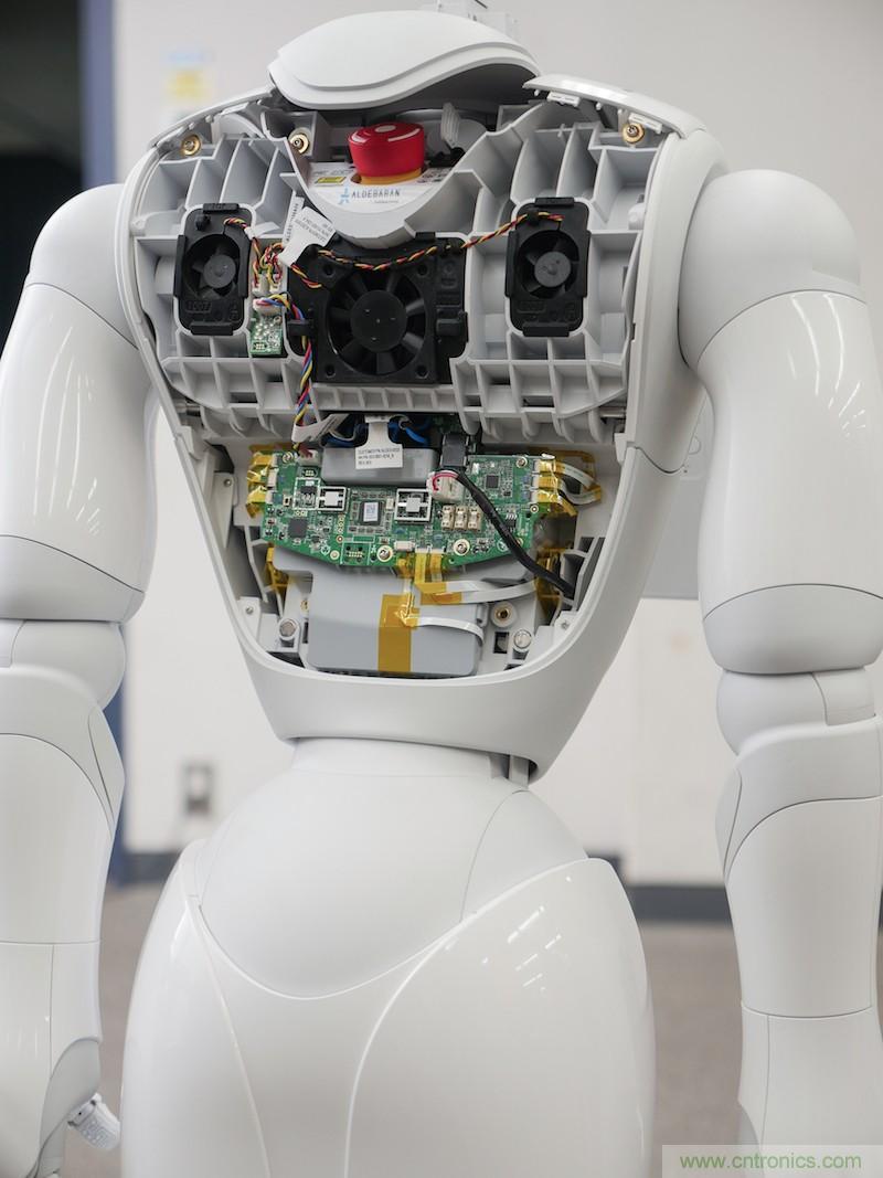 拆解笔记本不过瘾，那就来拆拆日本情感机器人吧！