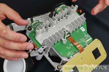 拆解笔记本不过瘾，那就来拆拆日本情感机器人吧！