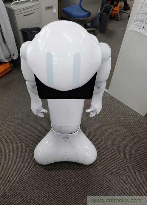 拆解笔记本不过瘾，那就来拆拆日本情感机器人吧！