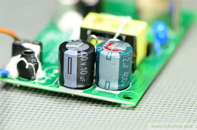 航嘉智能插线板拆解评测:看老牌机电如何”秒杀“后起之秀