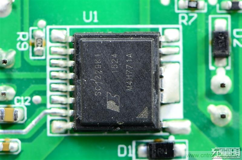 航嘉智能插线板拆解评测:看老牌机电如何”秒杀“后起之秀