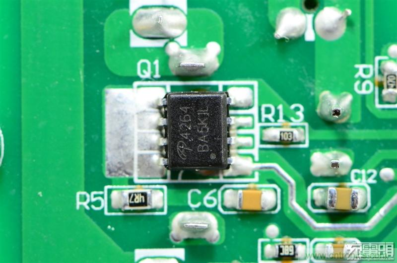 航嘉智能插线板拆解评测:看老牌机电如何”秒杀“后起之秀