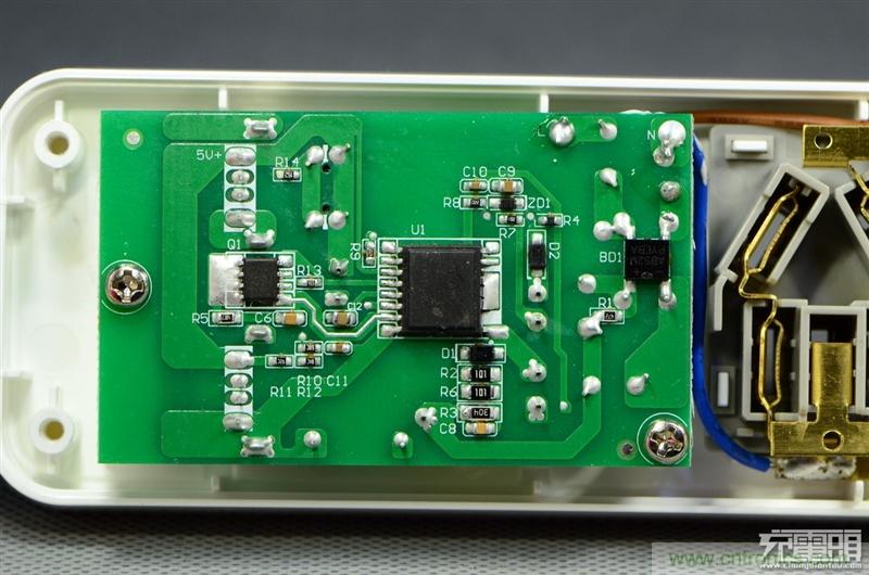 航嘉智能插线板拆解评测:看老牌机电如何”秒杀“后起之秀