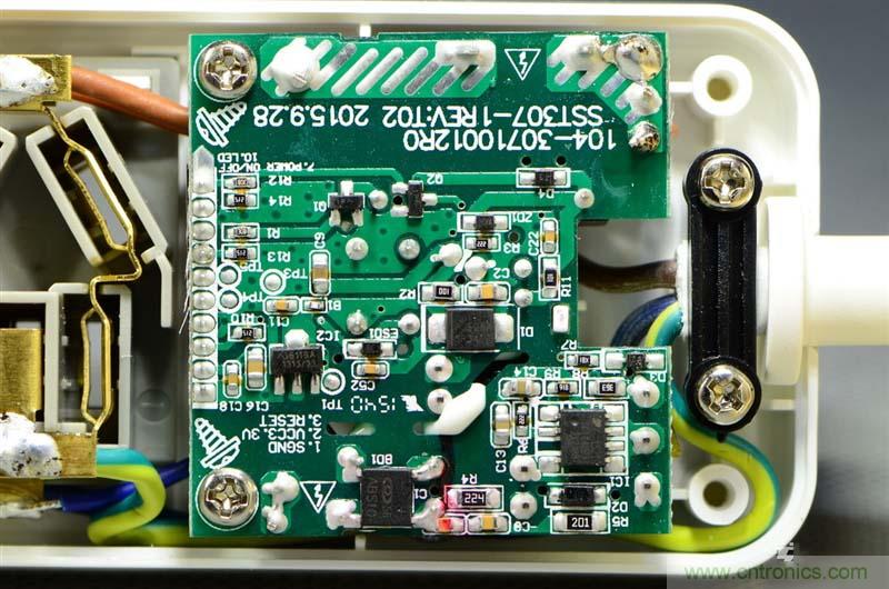 航嘉智能插线板拆解评测:看老牌机电如何”秒杀“后起之秀