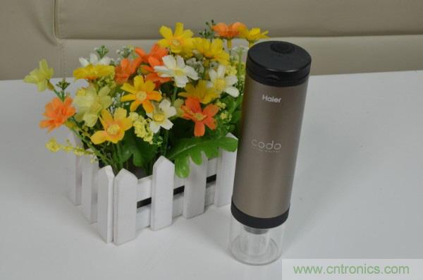 只有奶瓶大小的闪电去渍小神器 &mdash;&mdash;海尔咕咚手持式洗衣机