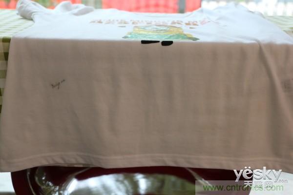 只有奶瓶大小的闪电去渍小神器 &mdash;&mdash;海尔咕咚手持式洗衣机