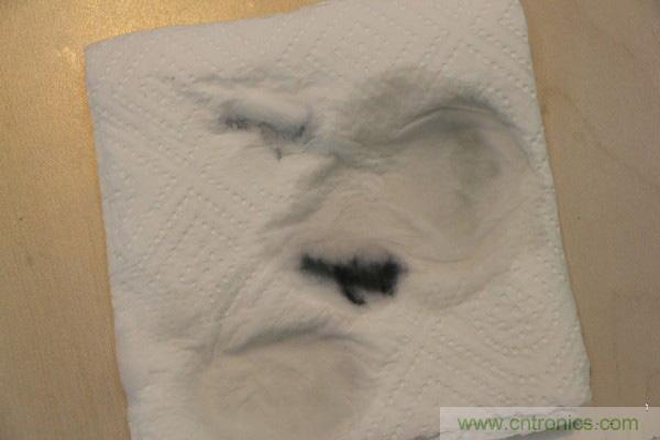 只有奶瓶大小的闪电去渍小神器 &mdash;&mdash;海尔咕咚手持式洗衣机