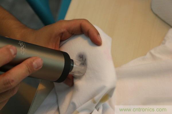 只有奶瓶大小的闪电去渍小神器 &mdash;&mdash;海尔咕咚手持式洗衣机