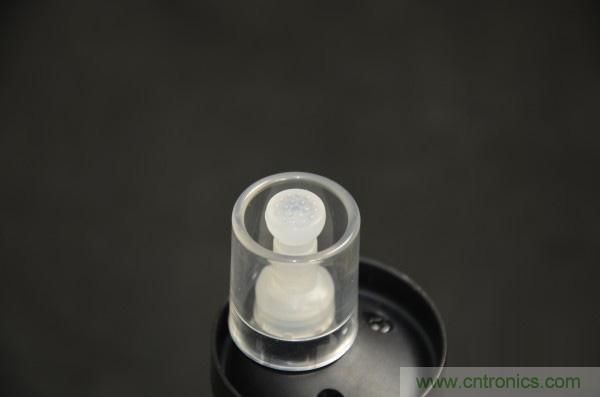 只有奶瓶大小的闪电去渍小神器 &mdash;&mdash;海尔咕咚手持式洗衣机