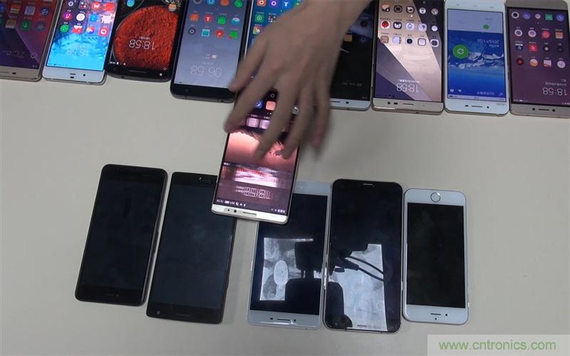 手机抗冻性能大挑战:iPhone被完爆