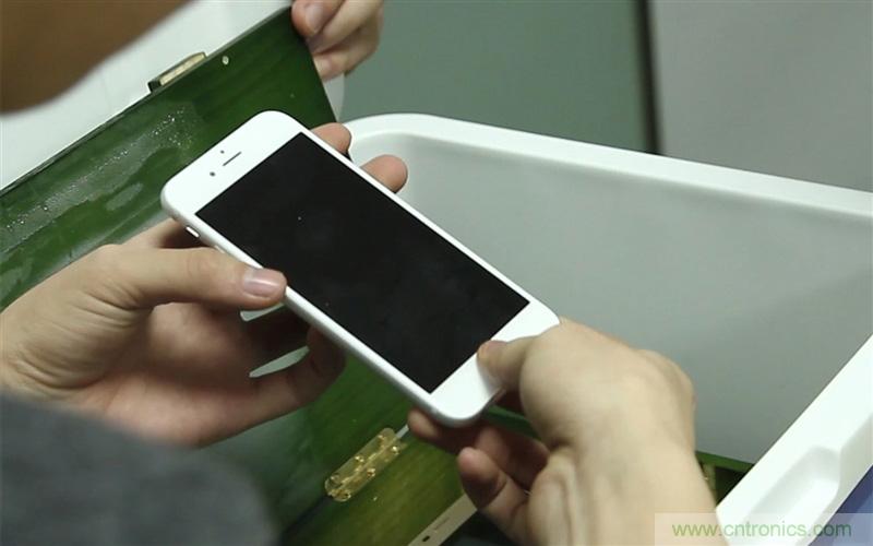 手机抗冻性能大挑战:iPhone被完爆