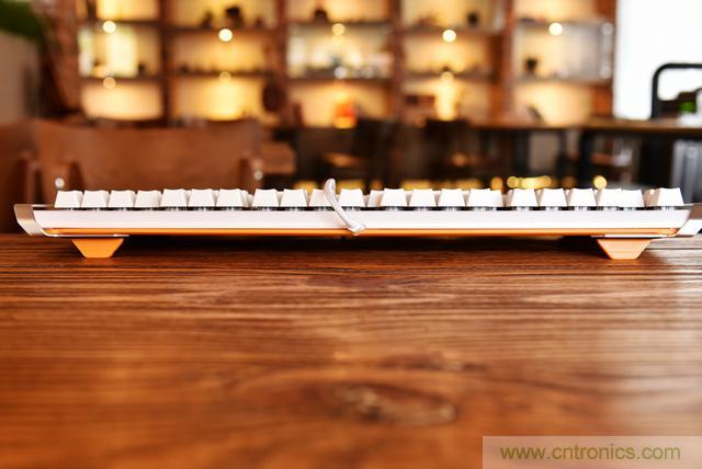 左手写爱，右手写他&mdash;&mdash;从此键盘鼠标不分家！