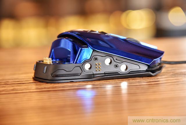 左手写爱，右手写他&mdash;&mdash;从此键盘鼠标不分家！