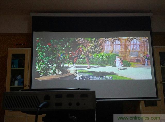 无屏电视时代已然来临，客厅你做好准备了吗？