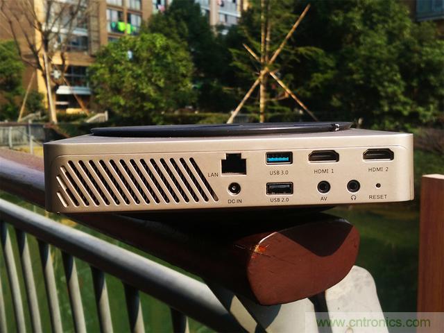 无屏电视时代已然来临，客厅你做好准备了吗？