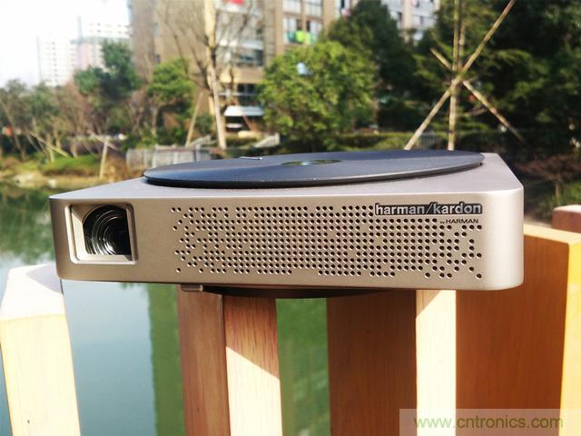 无屏电视时代已然来临，客厅你做好准备了吗？