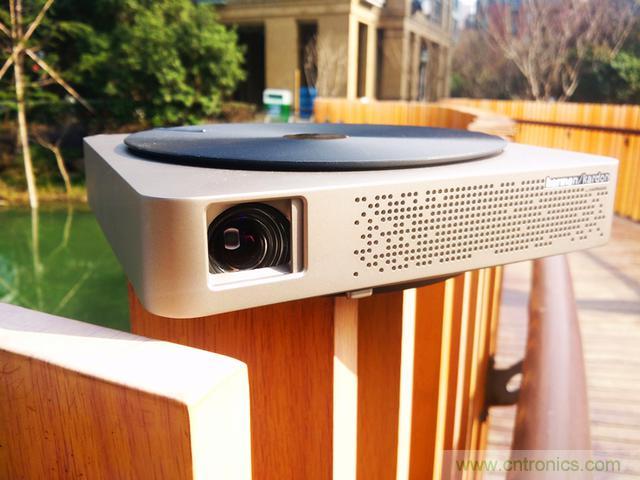 无屏电视时代已然来临，客厅你做好准备了吗？