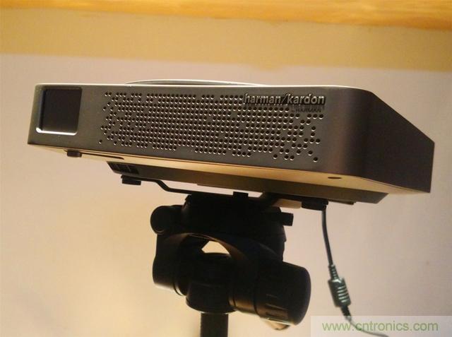 无屏电视时代已然来临，客厅你做好准备了吗？