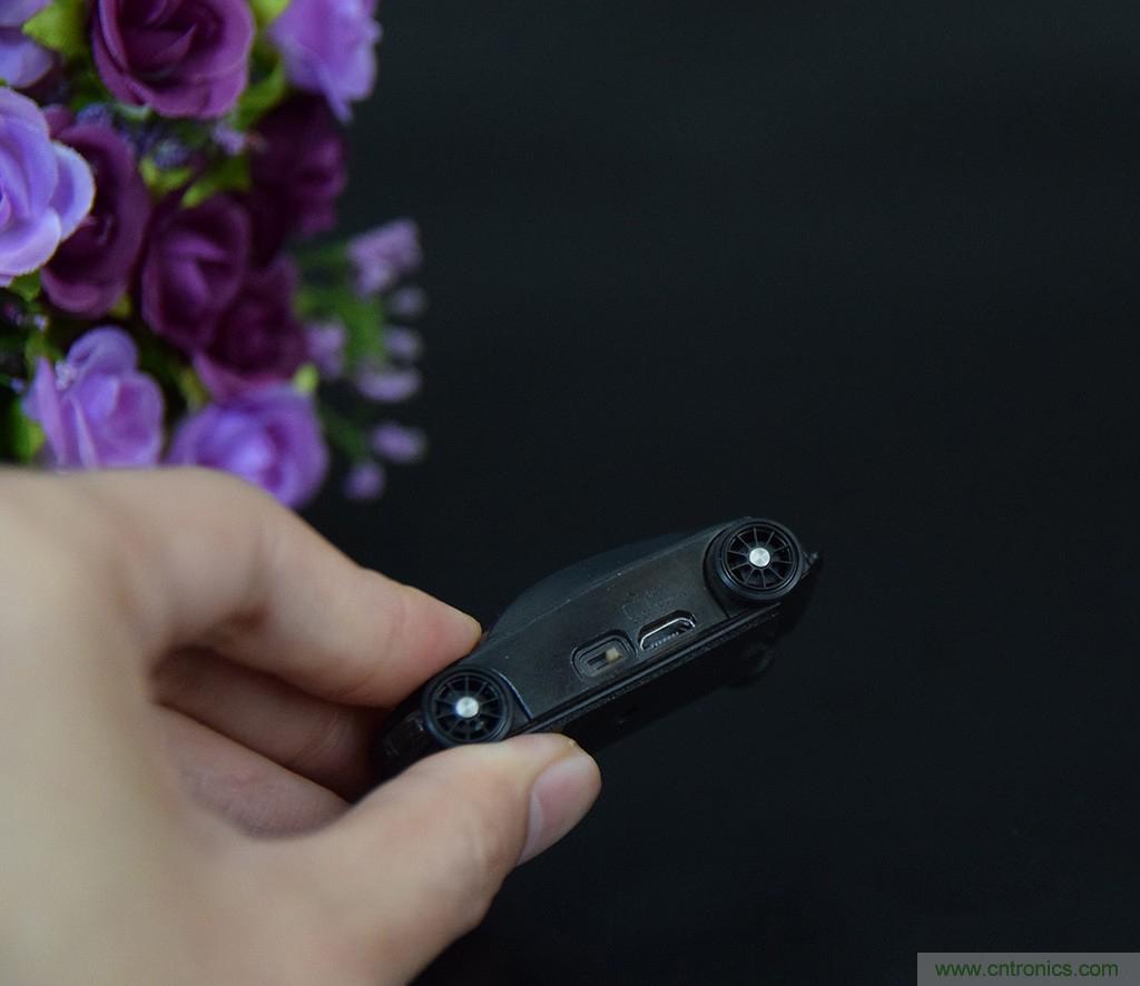 虚拟与现实相结合的飞车游戏，让你体验速度与激情的碰撞！