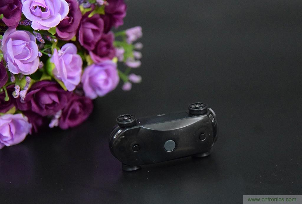 虚拟与现实相结合的飞车游戏，让你体验速度与激情的碰撞！