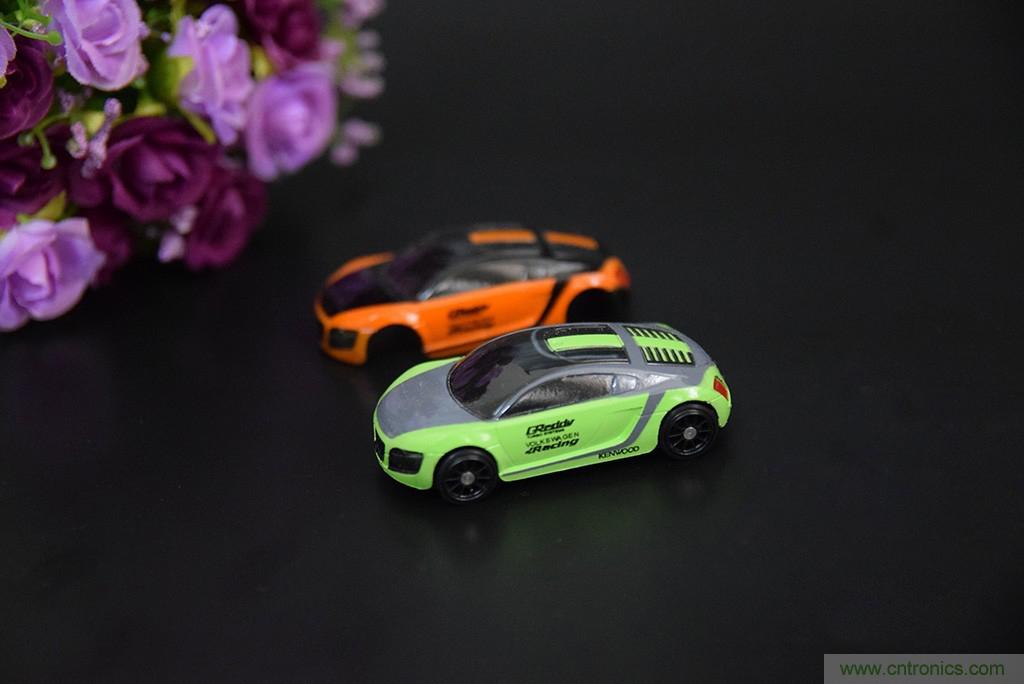 虚拟与现实相结合的飞车游戏，让你体验速度与激情的碰撞！