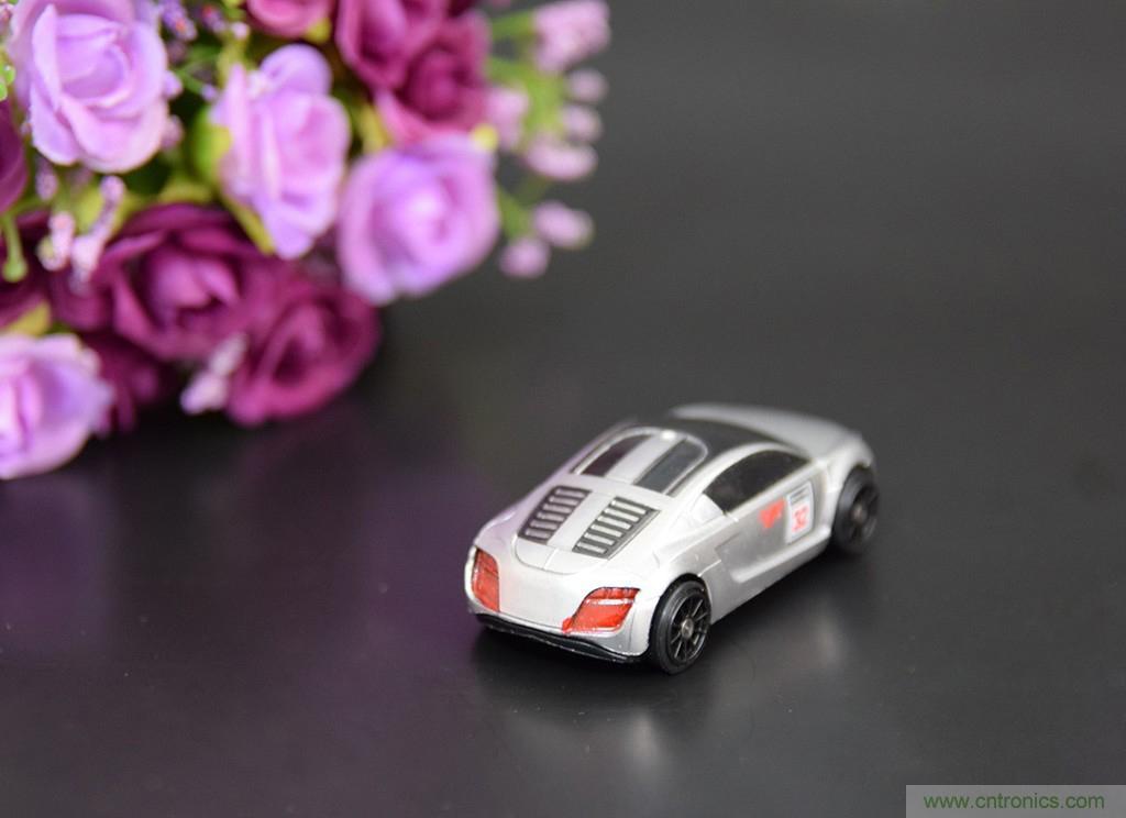 虚拟与现实相结合的飞车游戏，让你体验速度与激情的碰撞！