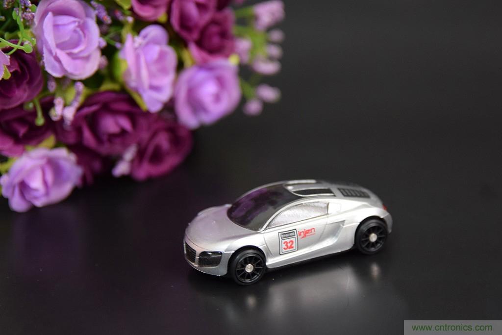 虚拟与现实相结合的飞车游戏，让你体验速度与激情的碰撞！