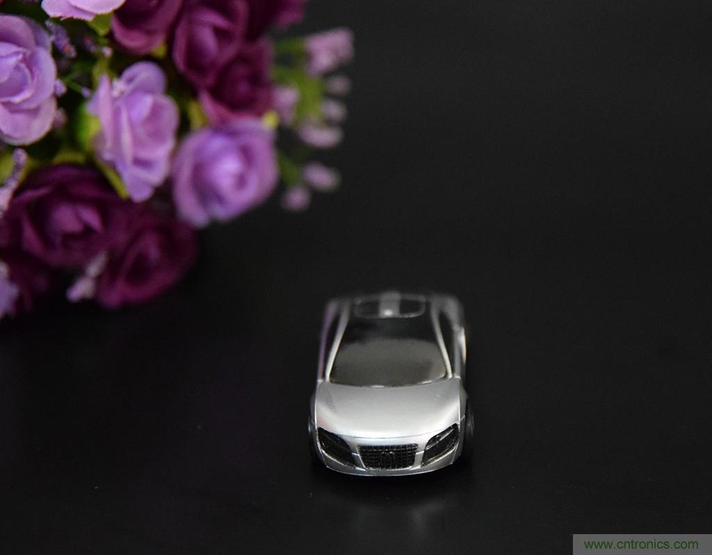 虚拟与现实相结合的飞车游戏，让你体验速度与激情的碰撞！