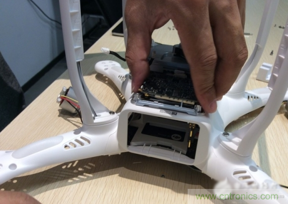 真飞机拆不着，那就来拆拆无人机&ldquo;鼻祖&rdquo;大疆吧！