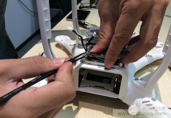 真飞机拆不着，那就来拆拆无人机&ldquo;鼻祖&rdquo;大疆吧！